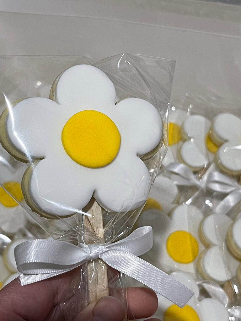 One Daisy Flower Cookie with Paddle Pop Stick